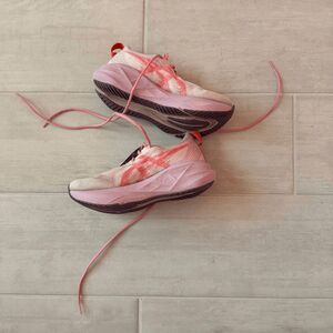 Asics Novablast 5 Running Shoes Size 7.5 White/Coral Reef High Cushion Outdoors